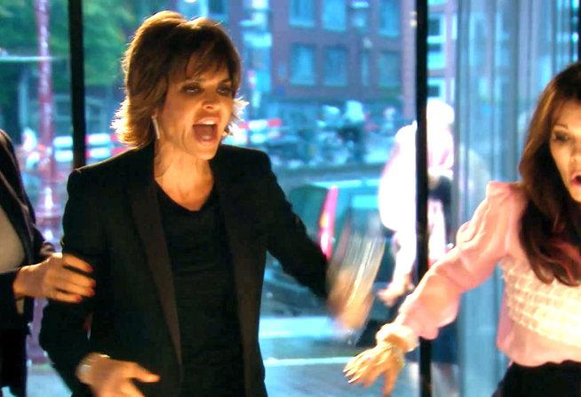 Lisa Rinna smashing her wine glass on the table after a heated argument