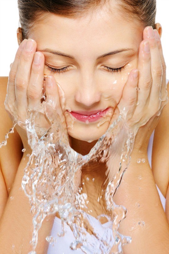 splash cold water on your face to fight sleepiness