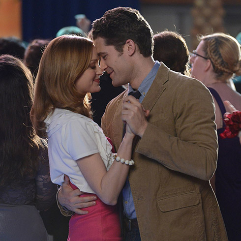 Jayma Mays and Matthew Morrison hold each other onscreen on Glee