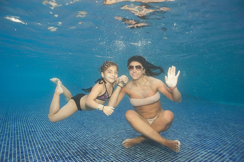 Teresa Giudice swimming with daughter Milania