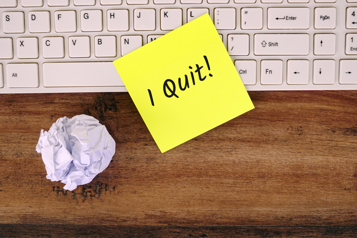 Sticky note on a keyboard saying 'I quit'