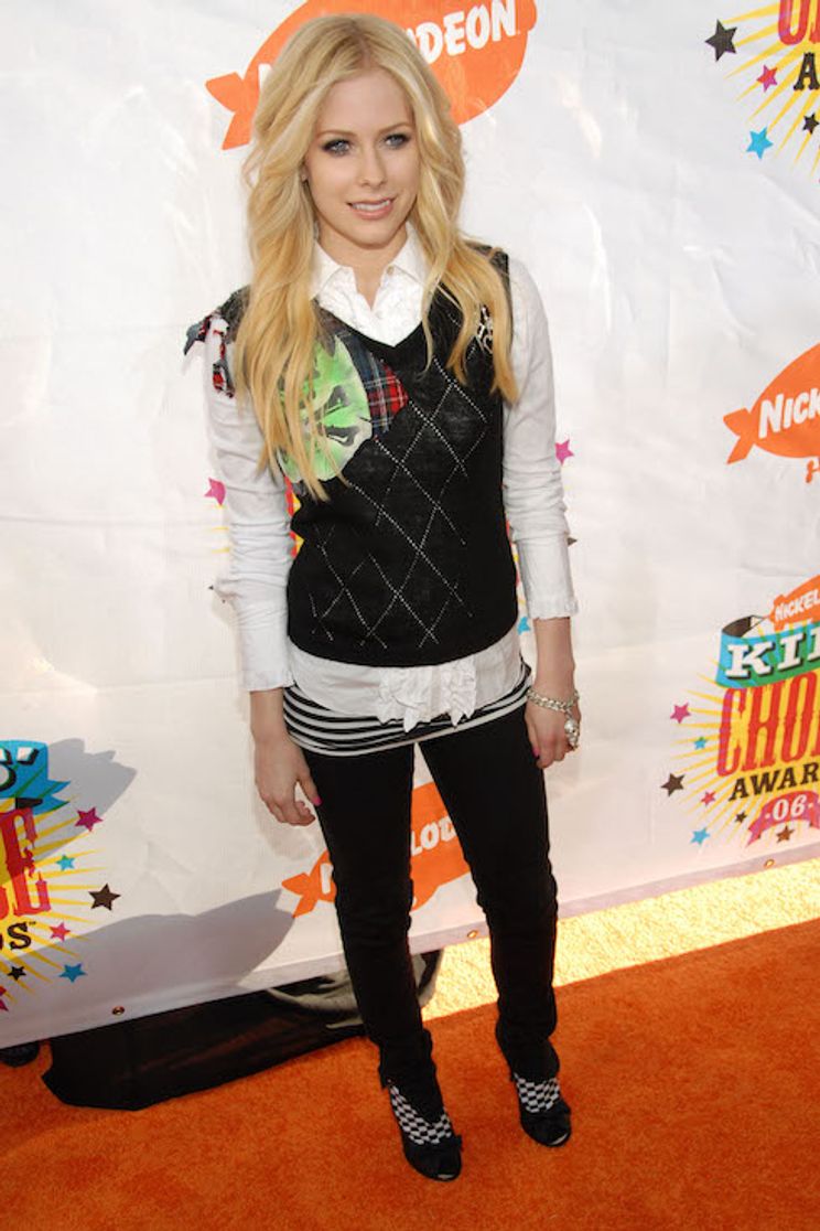 Avril Lavigne poses on the red carpet at an awards event in 2006