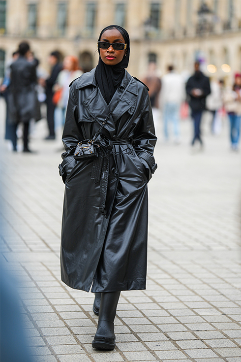 Woman in all black outfit in Paris