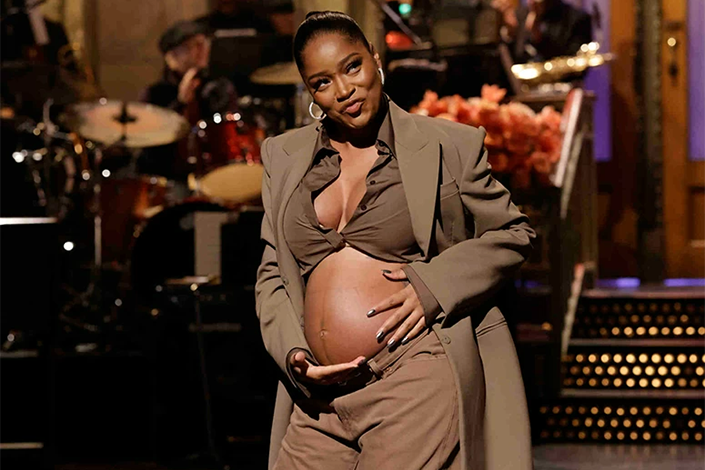 Keke Palmer showing off her baby bump on Saturday Night Live
